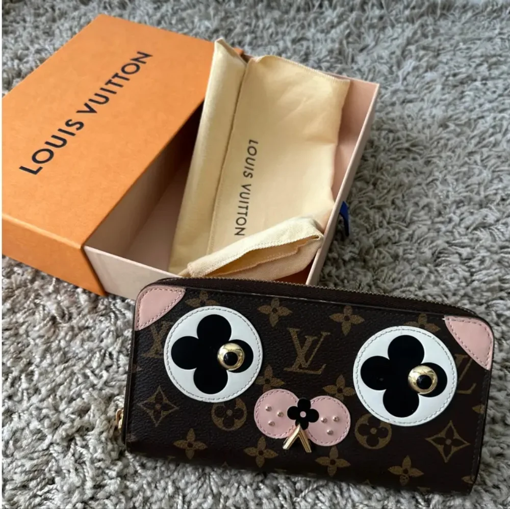Louis Vuitton - Monogram Canvas Dog Zippy Coin Purse - Wallet | Brown